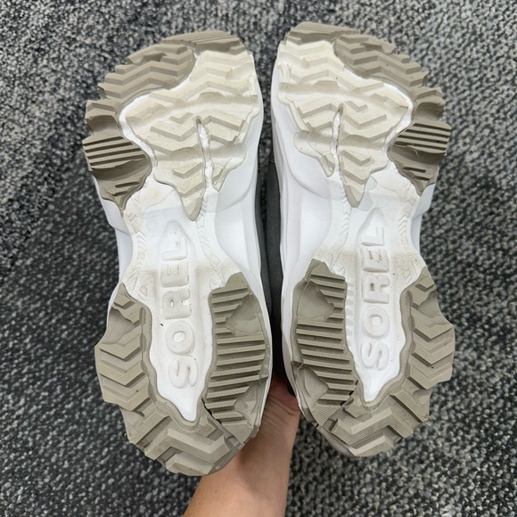 Sorel WOMEN'S KINETIC BREAKTHRU CARIBOU SNEAKER BOOT Size-8 1/2 
Style-NL4903052 - Picture 8 of 10